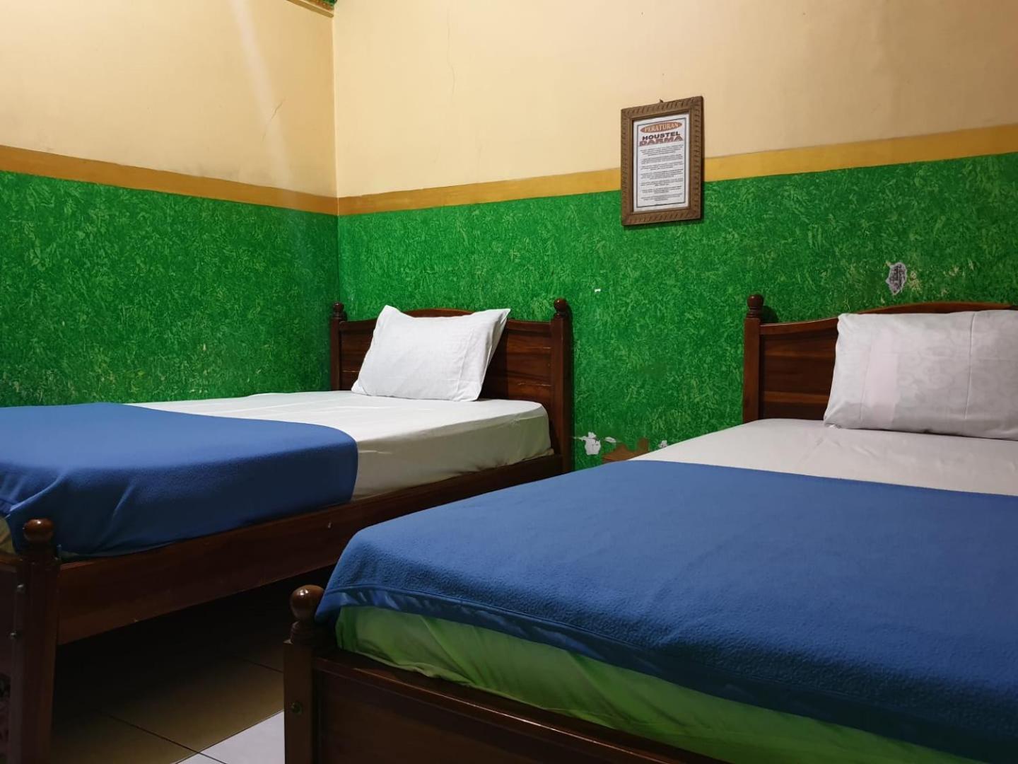 Oyo 92693 Houstel Darma Syariah Hotel Probolinggo Exterior foto