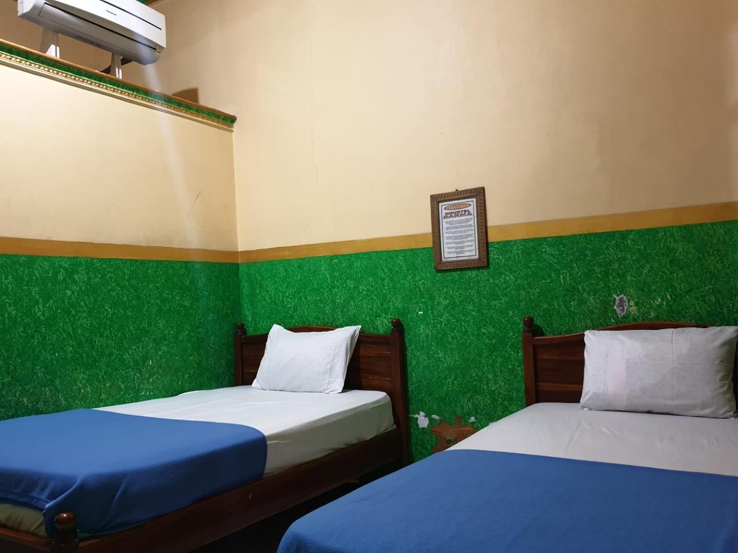 Oyo 92693 Houstel Darma Syariah Hotel Probolinggo Exterior foto